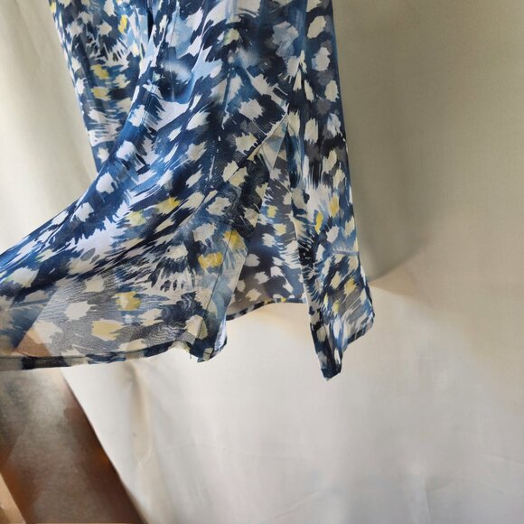 Cabi Sheer Collarless Sleeveless Blouse Shades of Blue Size L - Picture 5 of 8